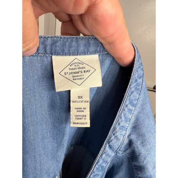 St. John's Bay Women's Medium Wash Denim Pintuck Blouse Blue NEW ~ Size 3X - Picture 5 of 6